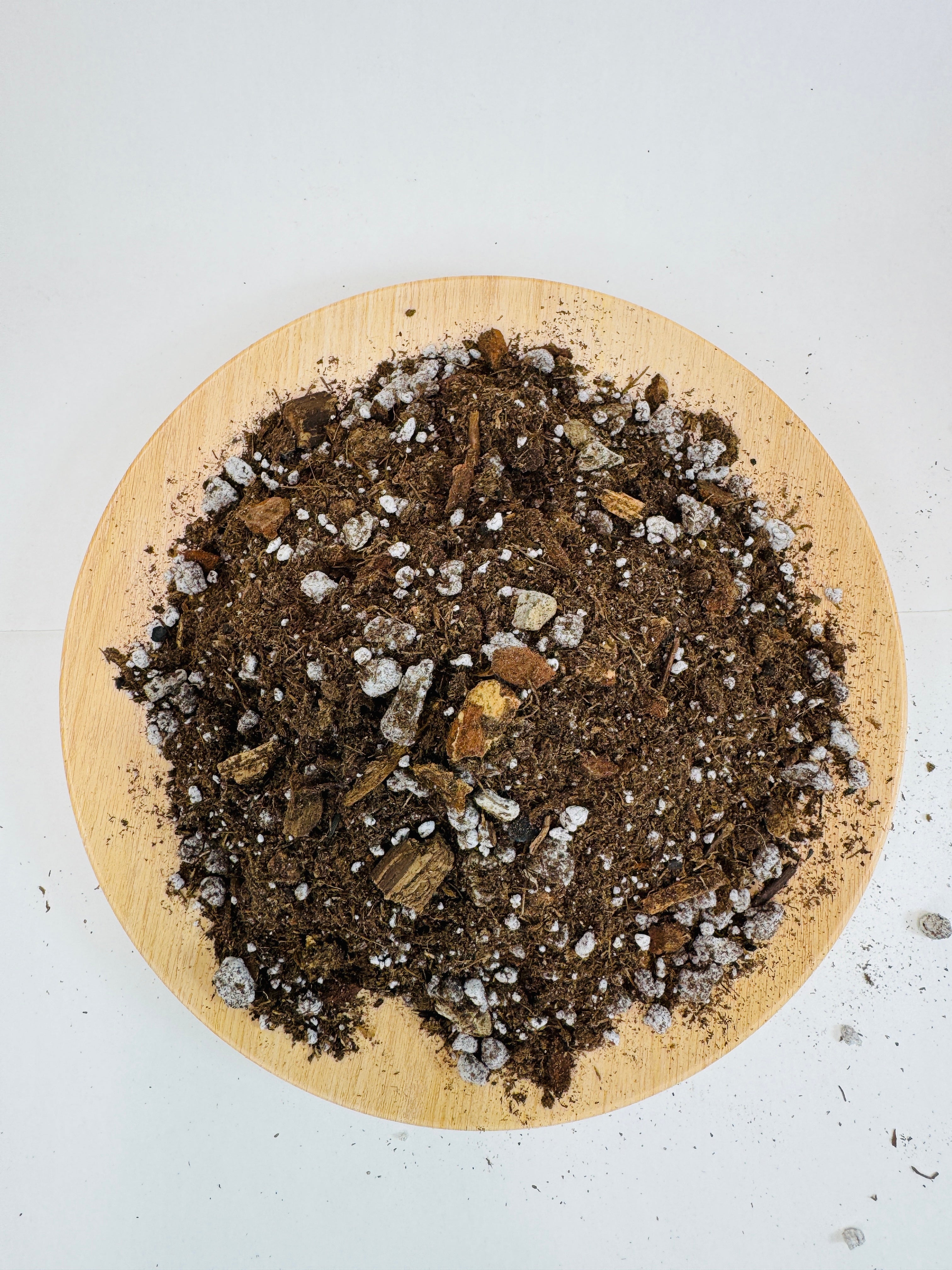 Chunky Classic Premium Potting Mix | Breathable Soil for Houseplants Pothos Peace Lily Peperomia | Well-Draining with Peat Perlite and Bark Chips